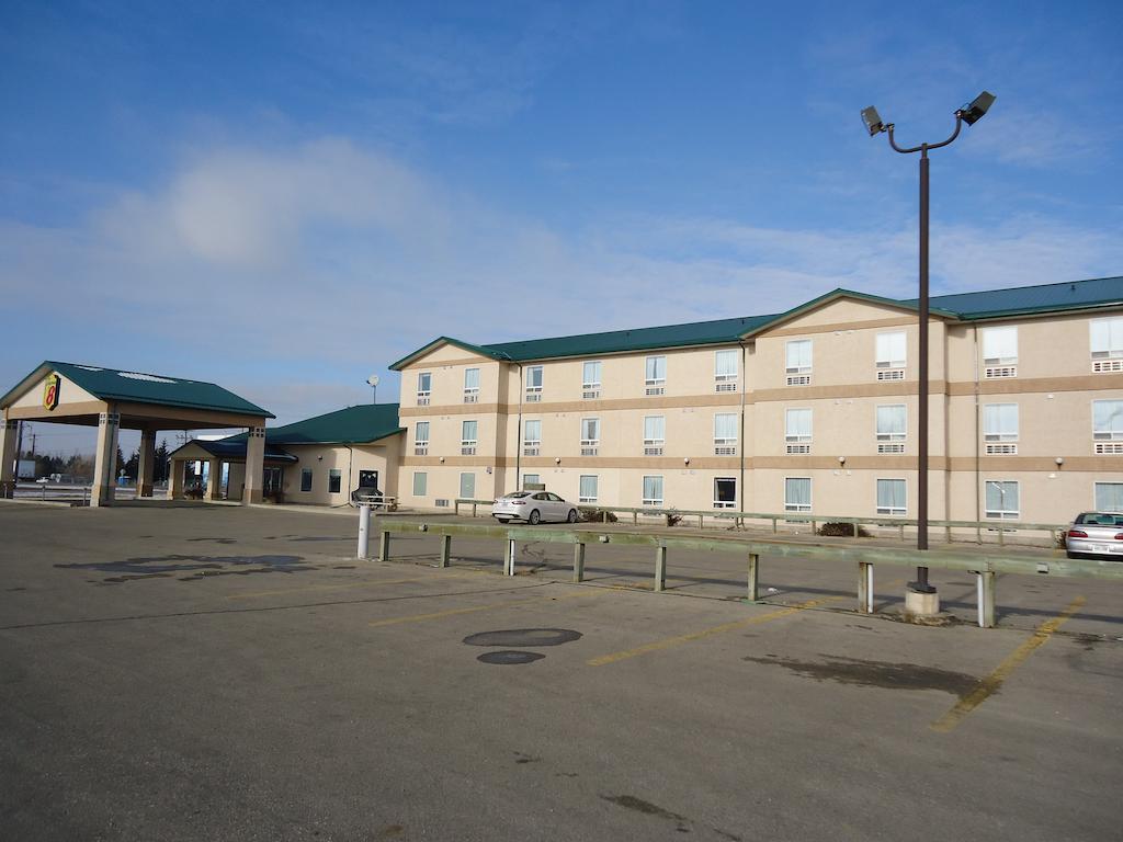 Super 8 By Wyndham Swan River Mb Motel Exterior photo