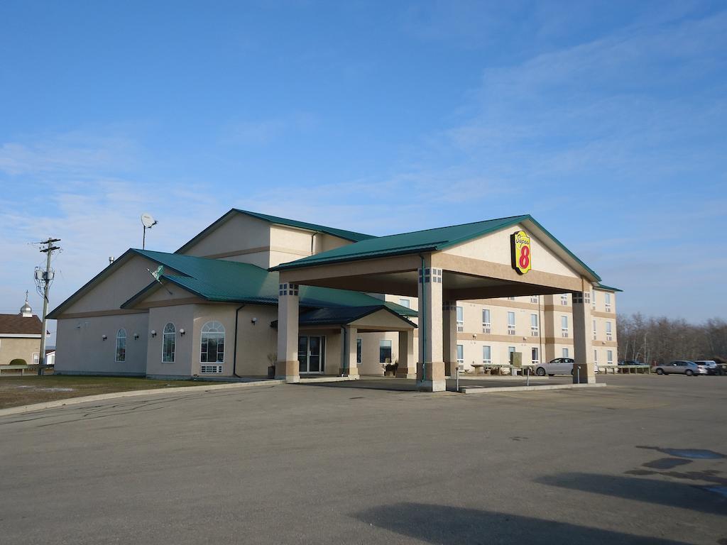 Super 8 By Wyndham Swan River Mb Motel Exterior photo