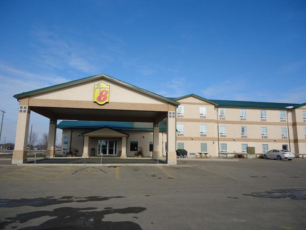 Super 8 By Wyndham Swan River Mb Motel Exterior photo