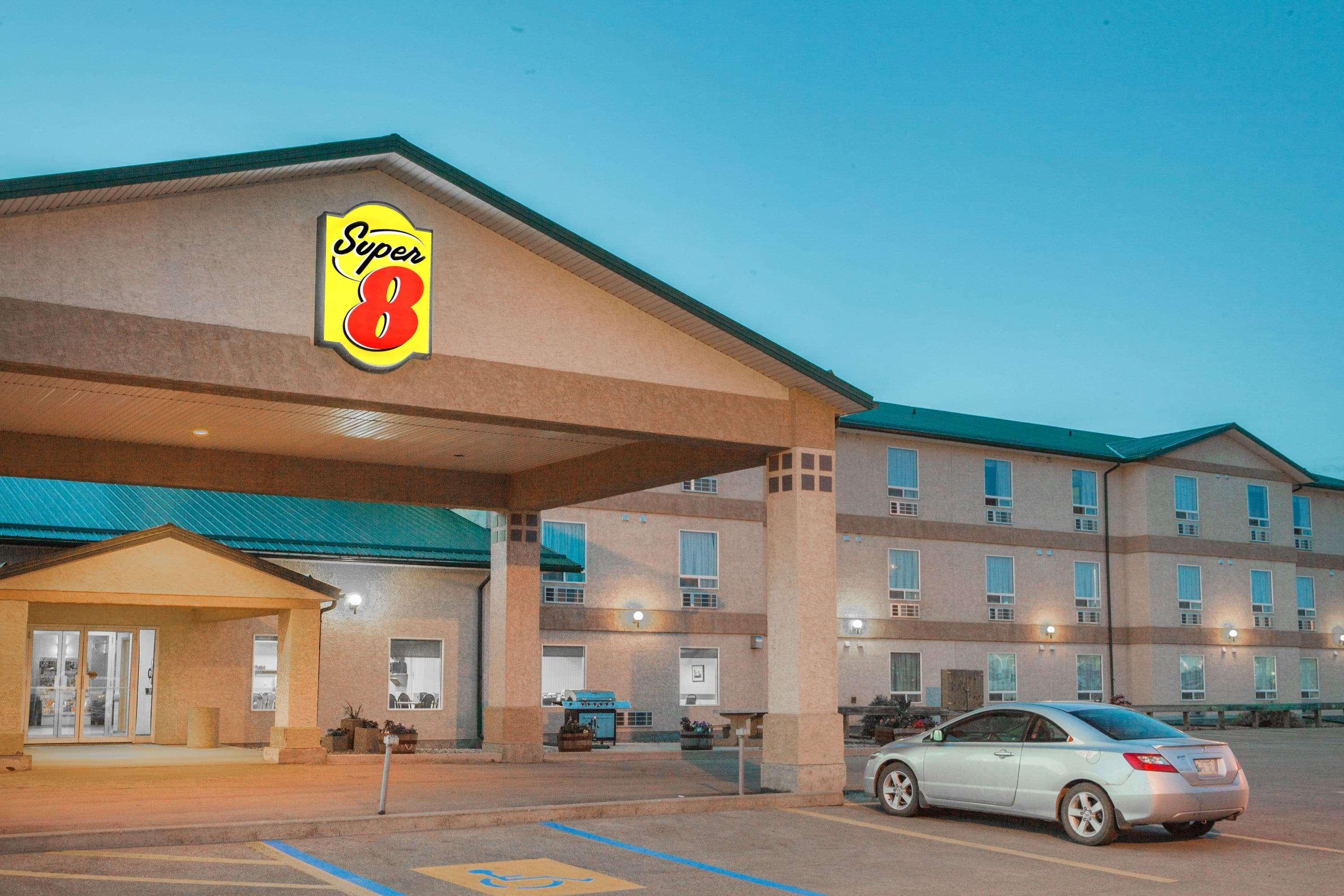 Super 8 By Wyndham Swan River Mb Motel Exterior photo